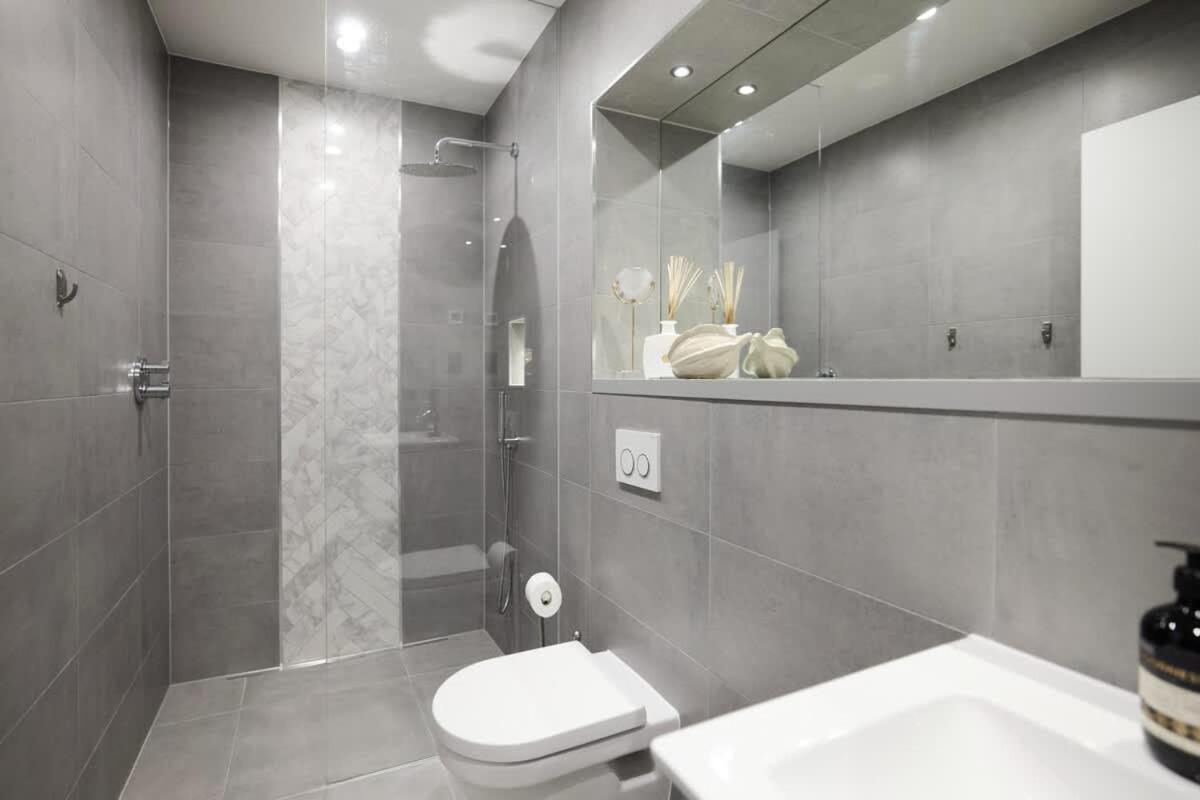 The Bayswater Retreat - Adorable 3bdr Flat With Balcony Londen