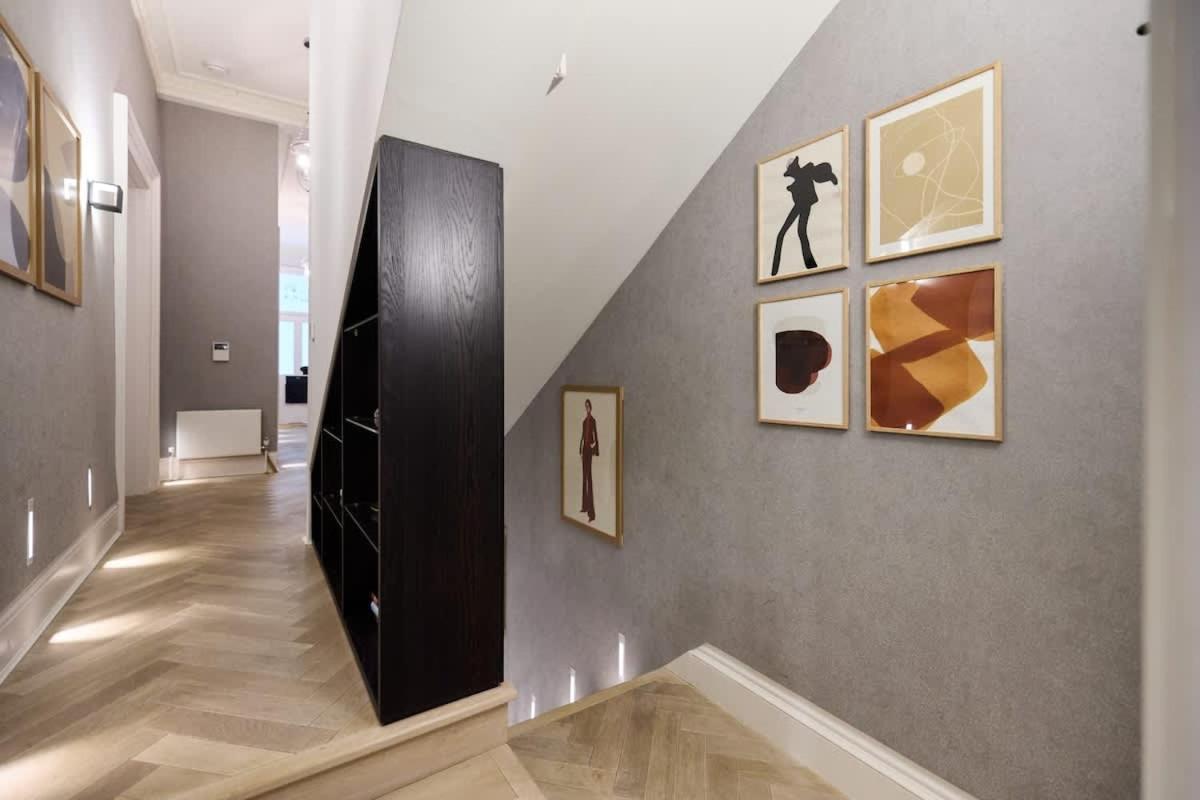 The Bayswater Retreat - Adorable 3bdr Flat With Balcony Appartement Londen